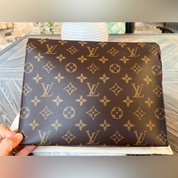 Toiletry 26 in Monogram - Picture 4 of 16